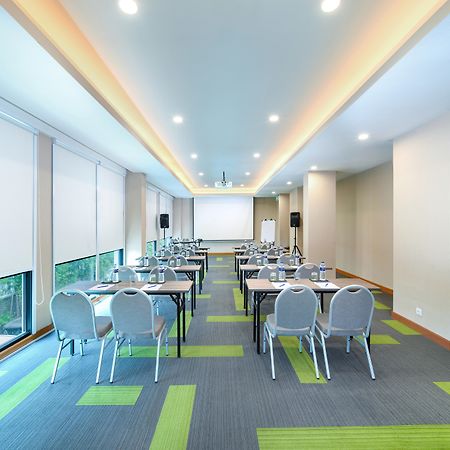 Holiday Inn Express Jakarta Matraman By Ihg Exterior photo