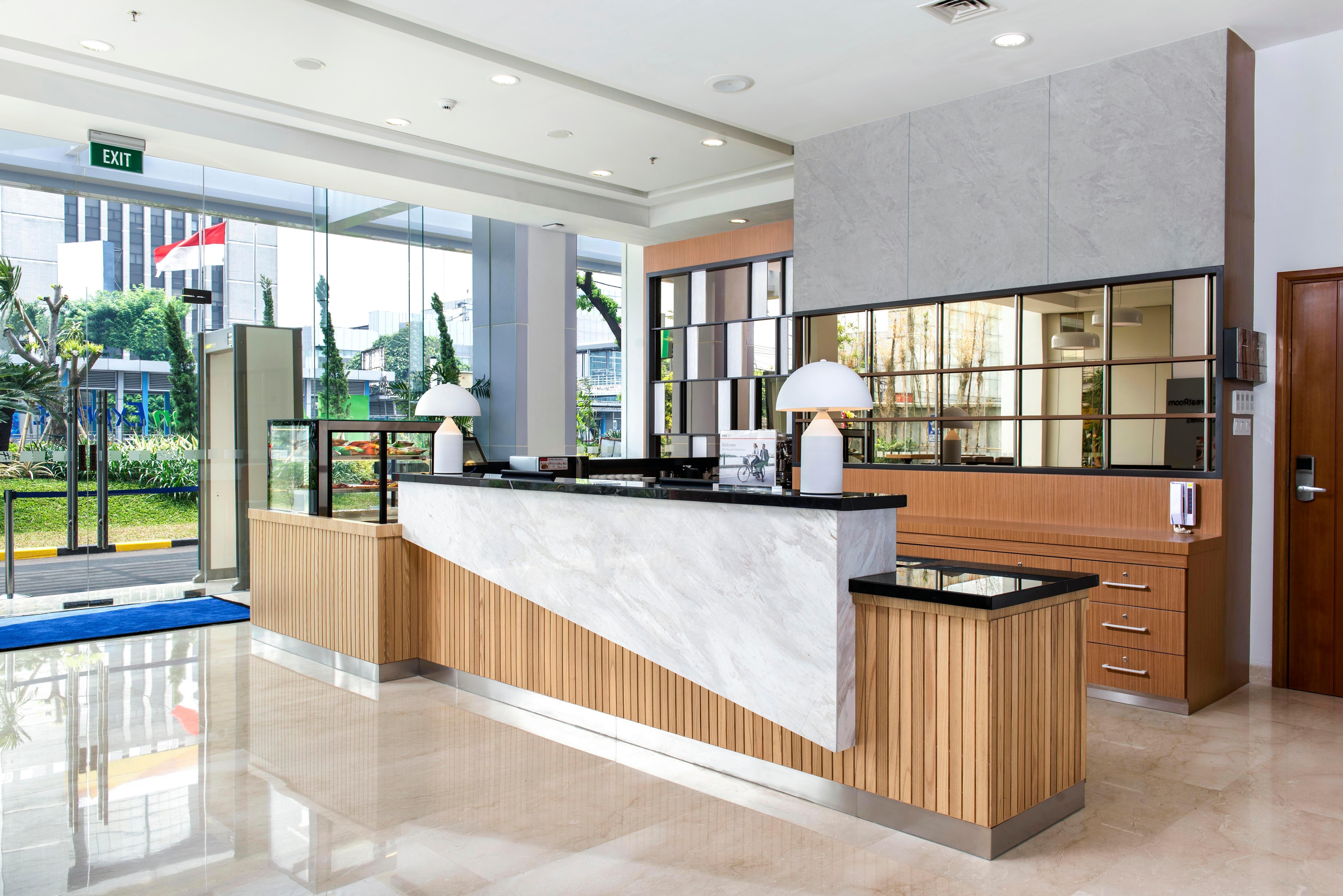 Holiday Inn Express Jakarta Matraman By Ihg Exterior photo